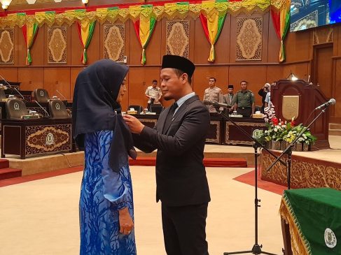 Yuliawati Gantikan Syahroni Tua Harahap Sebagai Angggota DPRD Riau