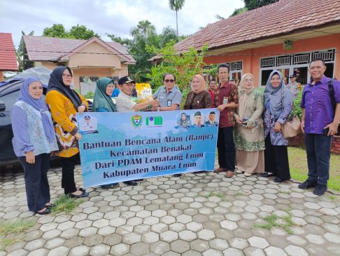 PDAM Lematang Enim Salurkan Bantuan 2 Ton Beras di Kecamatan Ujan Mas dan Benakat