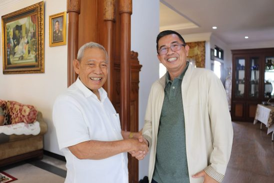 PWI Riau Anjangsana ke Kediaman Mantan Gubri Saleh Djasit