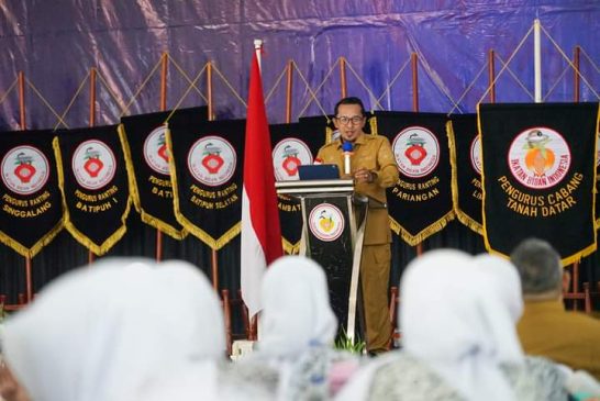 Bupati Tanah Datar Buka Rakercab IBI