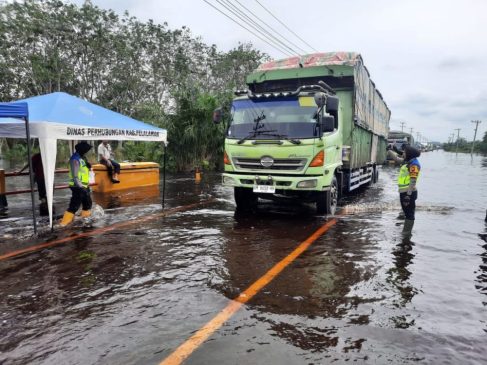 Banjir di Jalintim, Dinas PUPR Riau Siap Bantu Peralatan