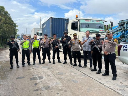 Dua Kontainer Surat Suara Pemilu Dibawa ke Rohil dengan Kawalan Polisi Bersenjata
