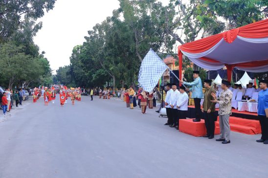 Muflihun Lepas Rombongan Pawai Taaruf MTQ Tingkat Pekanbaru