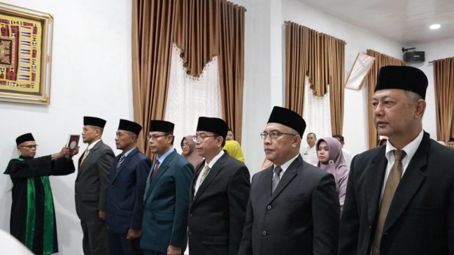 Bupati Lantik Enam Pejabat Pemkab Tanah Datar