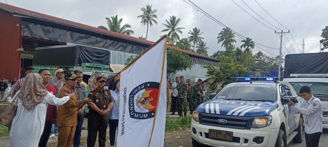 Bupati Tanah Datar Lepas Armada Distribusi Logistik Pemilu