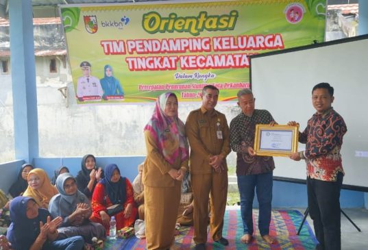 Peduli Terhadap Pendidikan, FPPMM Beri Penghargaan pada Hendrizal