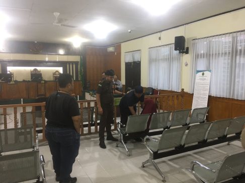 Usai Hakim Memvonis Suami, Istri Ketua LSM Perisai Menangis Histeris