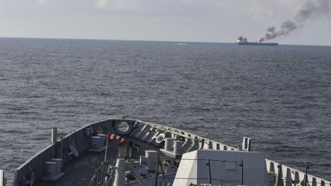 Picu Kerusakan, Houthi Tembakkan Rudal ke Kapal di Laut Merah