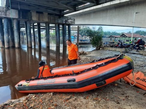Tim Basarnas Lakukan Pencarian Pria Mr X Terjun ke Sungai Siak