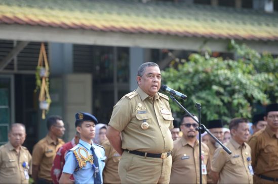 Motivasi Siswa, Gubri Jadi Inspektur Upacara di SMA Plus