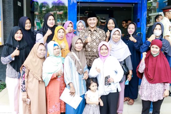 Bantu Umak Dicairkan, Pj Bupati Apriyadi Buat Emak-emak Sumringah di Bulan Puasa