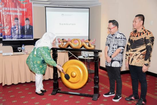 Tingkatkan Pelayanan Kinerja Puskesmas, Bupati Kasmarni Buka Bimtek BLUD dan BOK