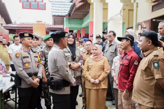 Pastikan Kesiapan Pemilu Aman, Bupati Kasmarni Tinjau TPS di Kecamatan Mandau