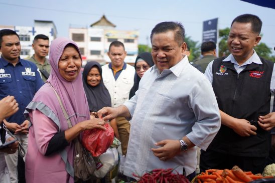 Pantau Ketersediaan Bapok, Pj Gubernur Riau Datangi Pasar di Pekanbaru
