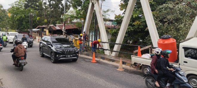 Dinas PUPR Riau Lakukan Pemeliharaan Jembatan Sail Pekanbaru