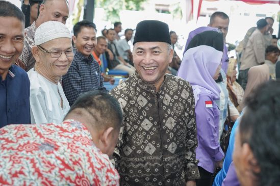 Usai Salat Id, Pj Bupati Apriyadi Buka Rumah Dinas untuk Halal Bihalal dengan Warga Muba