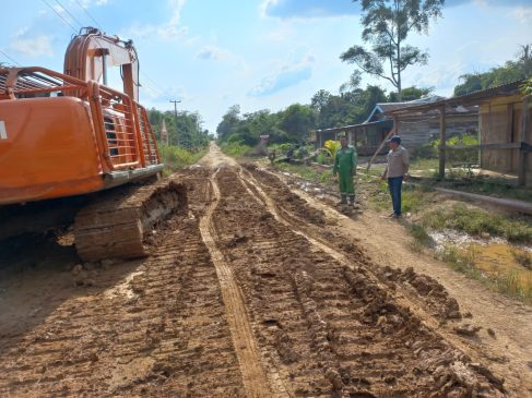 Ikuti Instruksi Pj Bupati, Perusahaan di Jirak Jaya Gerak Cepat Perbaiki Jalan Rusak
