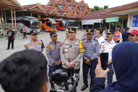 Cek Kelayakan Kendaraan, Kapolda Riau Tinjau Persiapan Arus Mudik