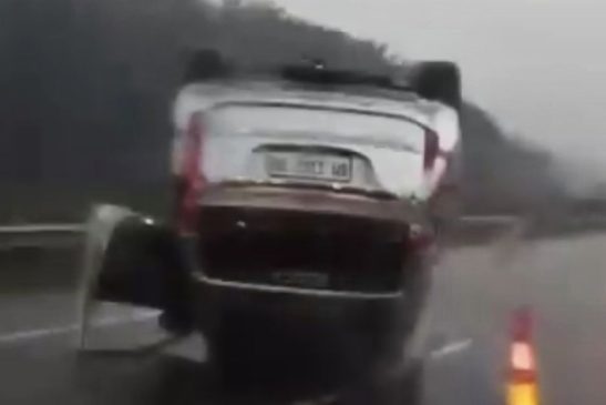 Pajero Terbalik di Tol Permai