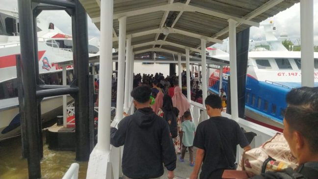 Penumpang Membludak di Pelabuhan Tanjung Harapan Selatpanjang