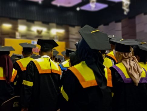 Universitas Terbuka Pekanbaru Mewisuda 884 Mahasiswa