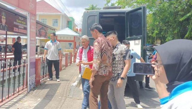 Kejari Kuansing Tahan Eks Bupati Kuansing Sukarmis