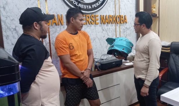 Dimasukkan ke Helm, 200 Gram Sabu Gagal Dikirim ke Masamba