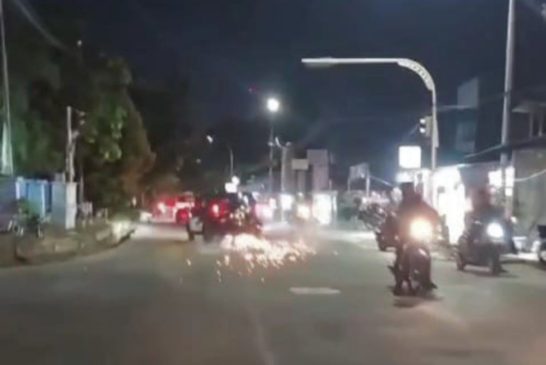 Pengemudi Mobil Seret Motor, Tabrak Warga dan Petugas