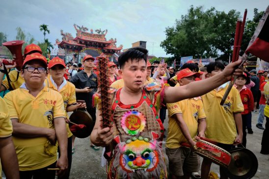 Arakan Tatung di Festival Bakar Tongkang