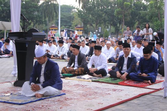 Pj Wako Pekanbaru Salat Idul Adha 1445 H di Lapangan MPP Pekanbaru