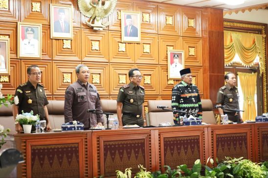 Beri Materi Tata Kelola Pemerintah yang Baik dan Bersih, Kajati Riau Beri Arahan Kepada ASN Siak