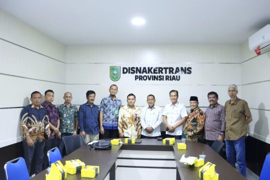 H. Sumario, BA Pimpin Kunjungan Kerja Komisi IV DPRD Kabupaten Siak ke Dinas Tenaga Kerja dan Transmigrasi Provinsi Riau
