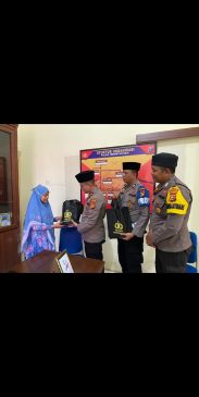 Gadis Pengaji Al-Qur’an Diangkat Jadi Anak Asuh Polsek Perhentian Raja