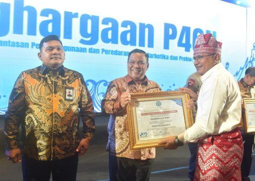 Pj Gubri SF Hariyanto Terima Penghargaan P4GN dari BNN RI