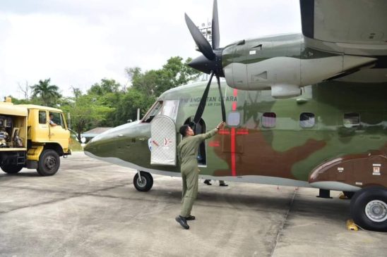 Cegah Karhula, Pesawat Casa TNI AU Lakukan Misi Hujan Buatan