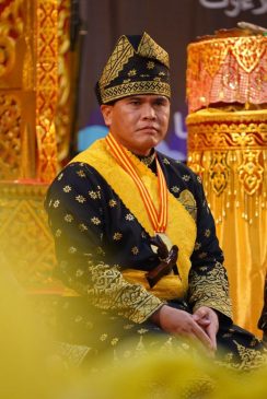 Kasal Laksamana TNI Muhammad Ali Terima Gelar Adat dari LAM Riau