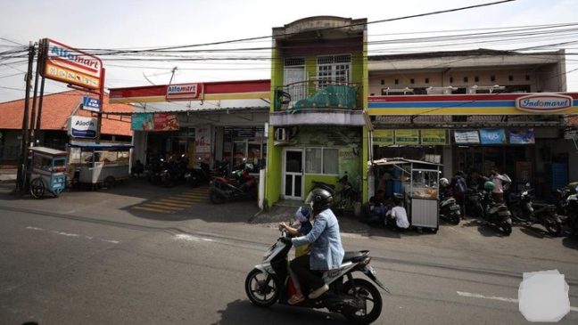 Indomaret & Alfamart Berdempetan Padahal Rival