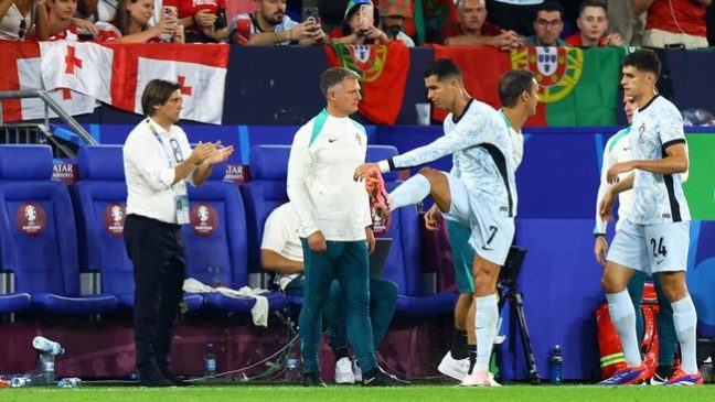 Saat Portugal Dihajar Georgia, Ronaldo Ngamuk Diganti