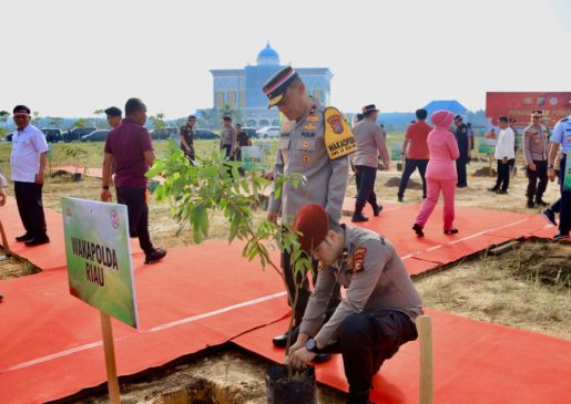 Sempena Hari Bhayangkara, Wakapolda Pimpin Penanaman Pohon Serentak