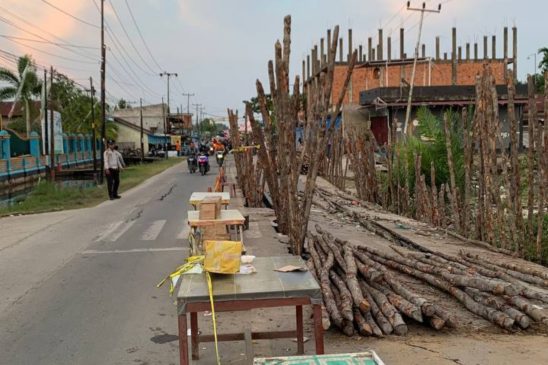 Pasca-Longsor, Retakan Jalan Parit Enam Tembilahan Semakin Parah