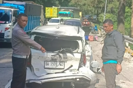 Kecelakaan di Sitinjau Lauik, Sembilan Kendaraan Terlibat Tabrakan