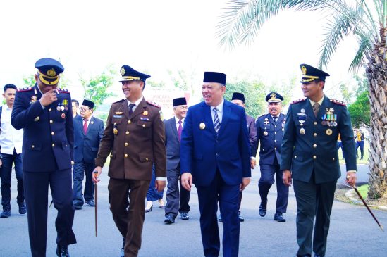 Pj Bupati Muba Hadiri HUT Bhayangkara ke-78, Polres Muba Serahkan Penghargaan