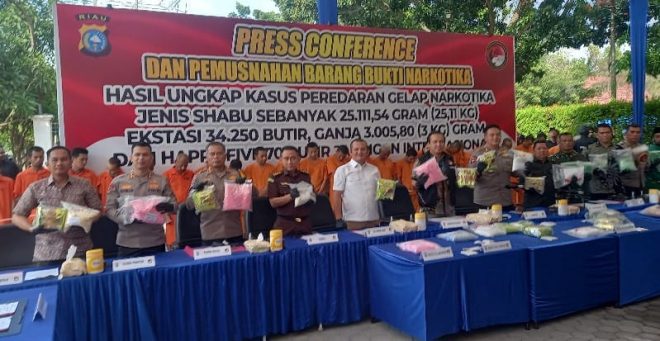 Musnahkan 25 Kg Sabu dan 34 Ribu Pil Ekstasi, Polda Riau Komit Berantas Narkoba