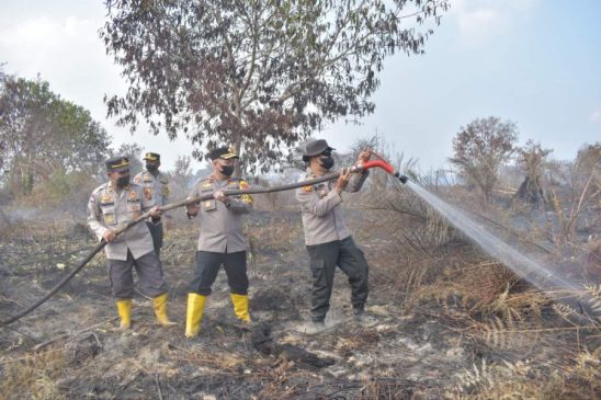 Tak Ada Sumur Resapan, Pemadaman Karhutla Gunakan Air Laut