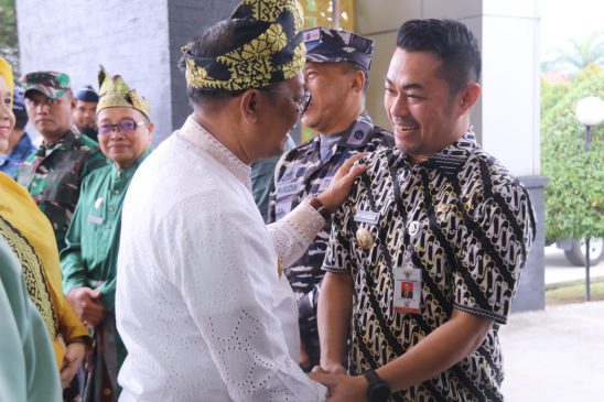 Pj Wako Pekanbaru Sambut Pj Gubri Rahman Hadi di Bandara SSK II