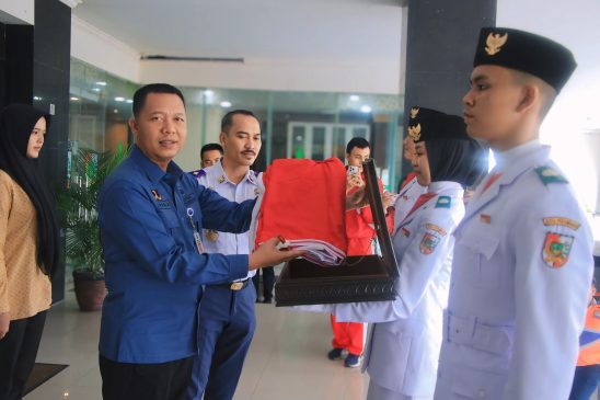 Sekdako Pekanbaru Terima Duplikat Bendera Pusaka