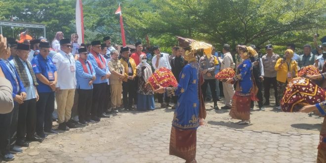 Resmi Daftar ke KPU Tanah Datar, Eka Putra-Ahmad Fadly Disambut Ribuan Simpatisan