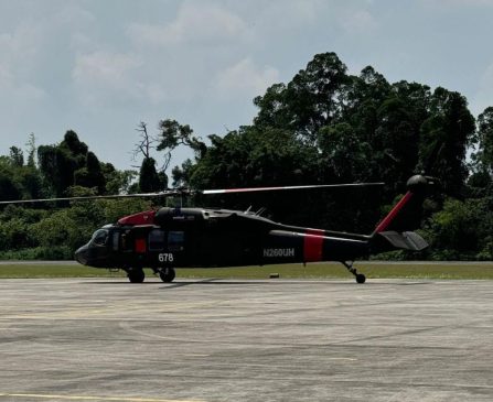 Heli Black Hawk Bantu Padamkan Karhutla di Riau