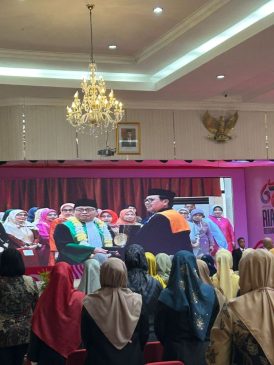 Wisuda Purnabakti Ketua PTA Pekanbaru