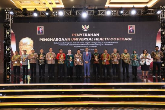 Pemprov Riau Terima Penghargaan UHC Awards 2024